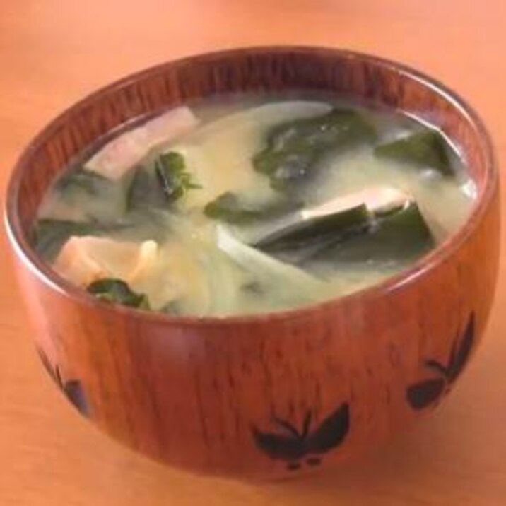 玉葱とじゃがいもの味噌汁（動画レシピ）